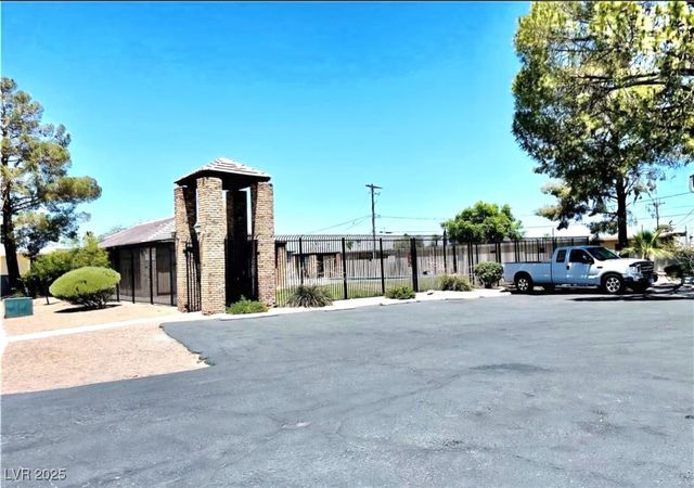 1460 Hialeah Drive B, Las Vegas, NV 89119