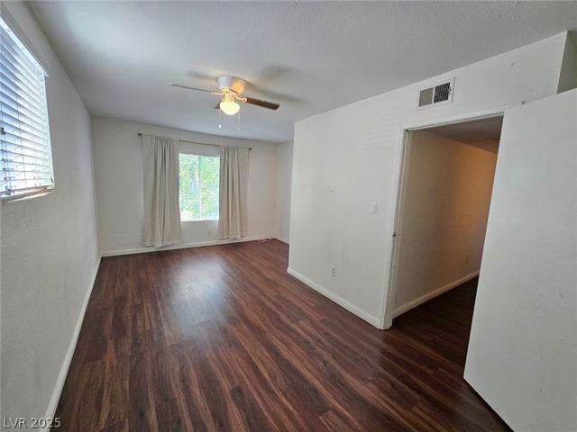 1460 Hialeah Drive B, Las Vegas, NV 89119