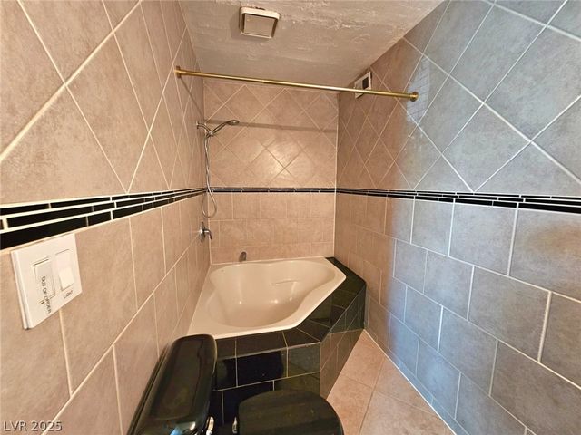 1460 Hialeah Drive B, Las Vegas, NV 89119