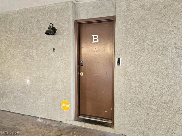 1460 Hialeah Drive B, Las Vegas, NV 89119