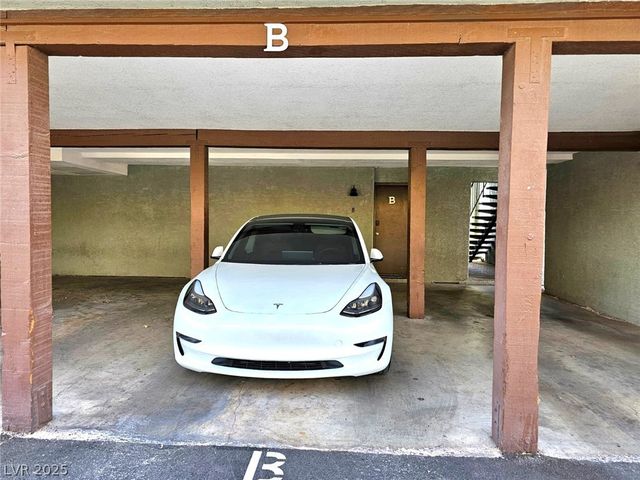 1460 Hialeah Drive B, Las Vegas, NV 89119