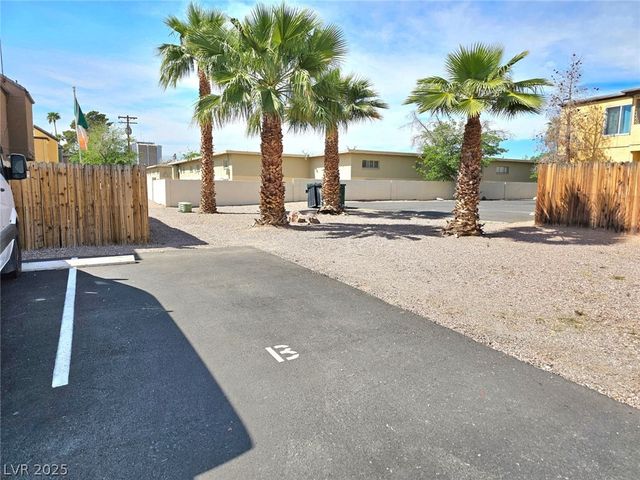 1460 Hialeah Drive B, Las Vegas, NV 89119