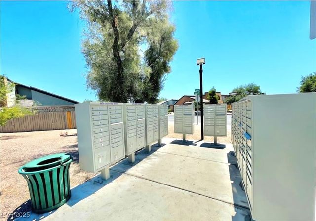 1460 Hialeah Drive B, Las Vegas, NV 89119