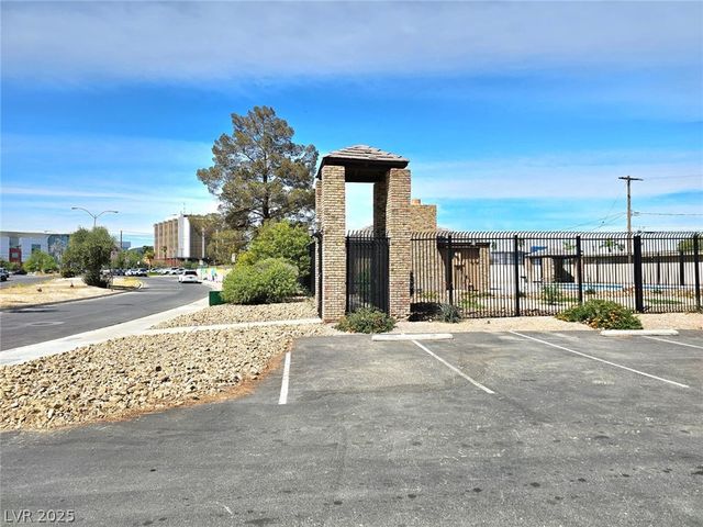 1460 Hialeah Drive B, Las Vegas, NV 89119