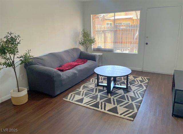 1460 Hialeah Drive B, Las Vegas, NV 89119