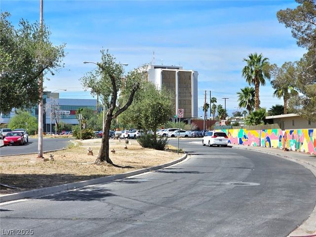 1460 Hialeah Drive B, Las Vegas, NV 89119