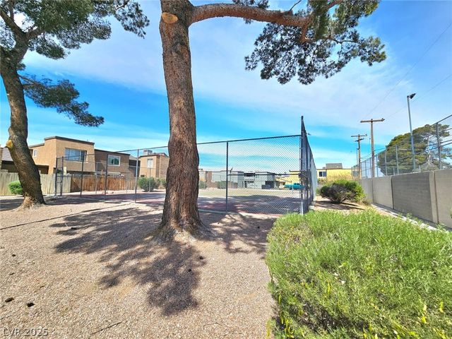 1460 Hialeah Drive B, Las Vegas, NV 89119
