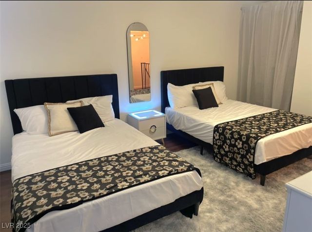 1460 Hialeah Drive B, Las Vegas, NV 89119