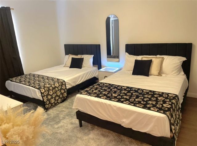 1460 Hialeah Drive B, Las Vegas, NV 89119