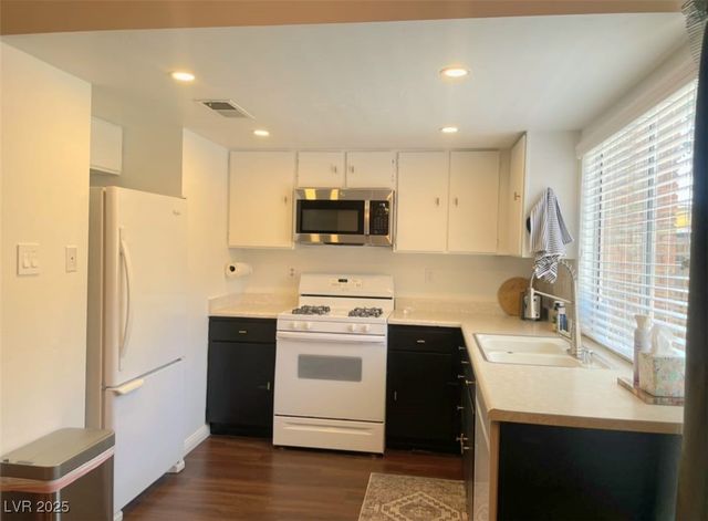 1460 Hialeah Drive B, Las Vegas, NV 89119