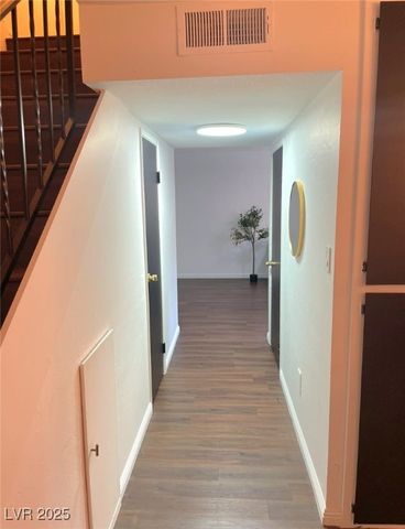 1460 Hialeah Drive B, Las Vegas, NV 89119