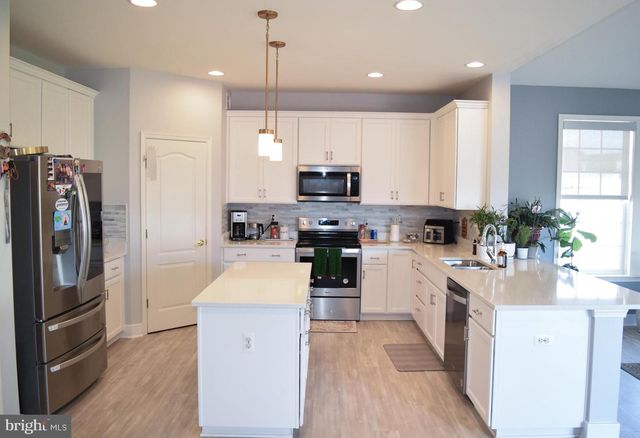 205 VOLTAIRE ST, Gerrardstown, WV 25420