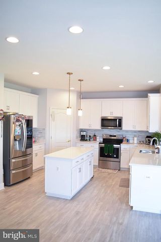 205 VOLTAIRE ST, Gerrardstown, WV 25420