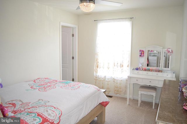 205 VOLTAIRE ST, Gerrardstown, WV 25420