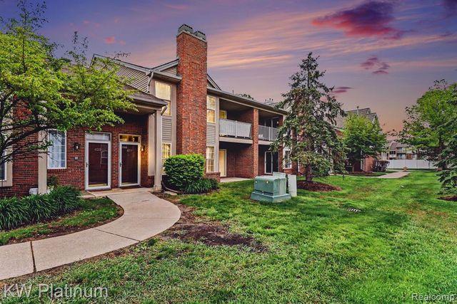 16531 Covington Drive, Clinton Township, MI 48038