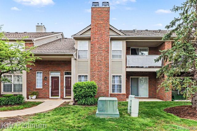 16531 Covington Drive, Clinton Township, MI 48038