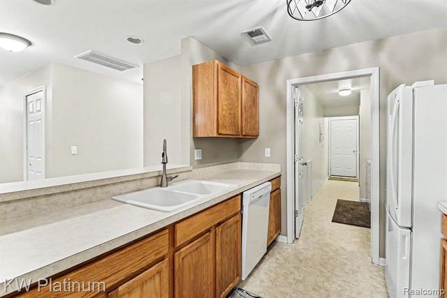16531 Covington Drive, Clinton Township, MI 48038