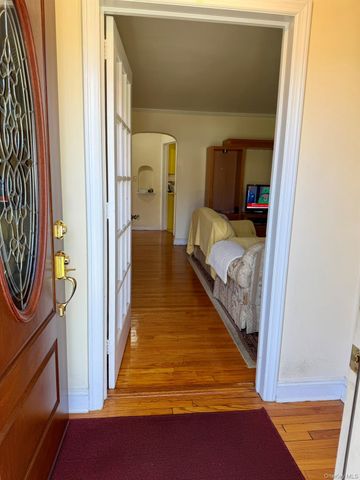 586 Stratford Road, North Baldwin, NY 11510