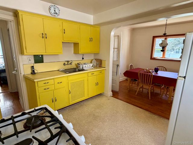 586 Stratford Road, North Baldwin, NY 11510