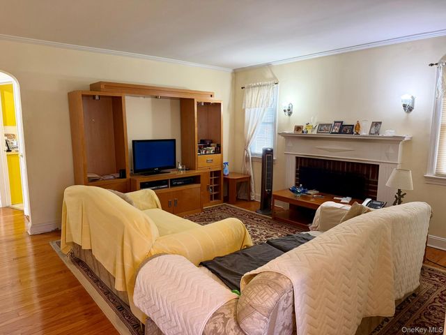 586 Stratford Road, North Baldwin, NY 11510