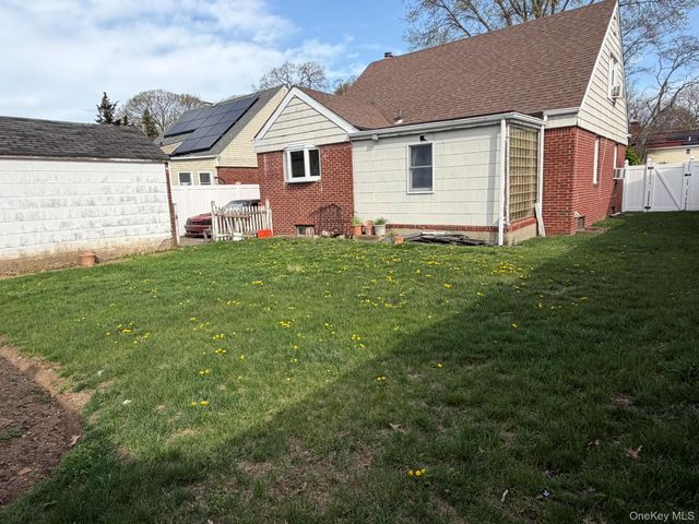 586 Stratford Road, North Baldwin, NY 11510