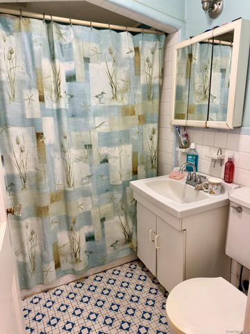 586 Stratford Road, North Baldwin, NY 11510