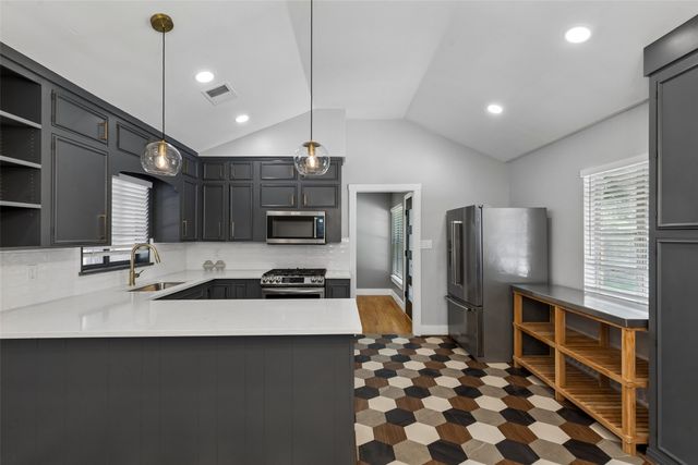 3211 Lawnview Avenue, Dallas, TX 75227