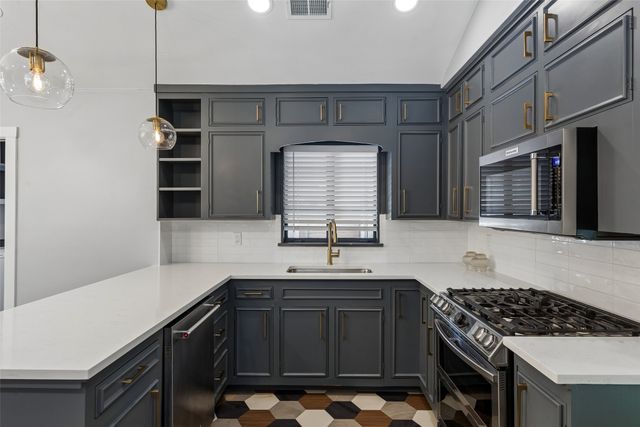 3211 Lawnview Avenue, Dallas, TX 75227
