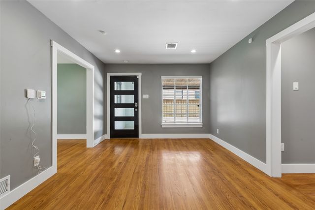 3211 Lawnview Avenue, Dallas, TX 75227