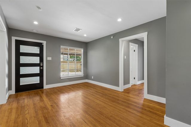 3211 Lawnview Avenue, Dallas, TX 75227