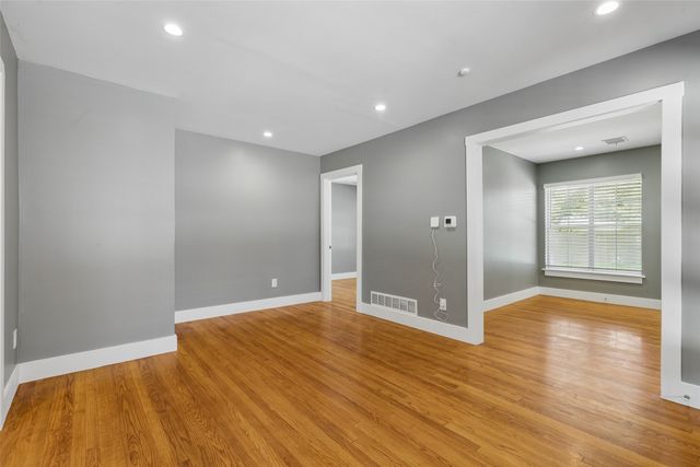 3211 Lawnview Avenue, Dallas, TX 75227