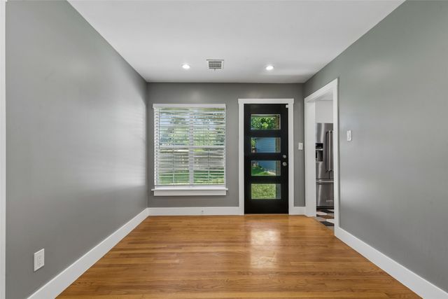 3211 Lawnview Avenue, Dallas, TX 75227