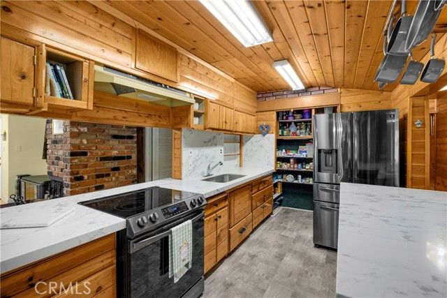 1005 E Woodland Lane, Glendora, CA 91741