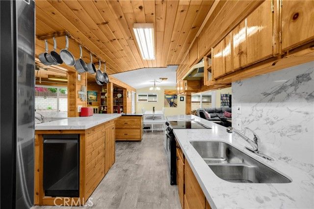 1005 E Woodland Lane, Glendora, CA 91741