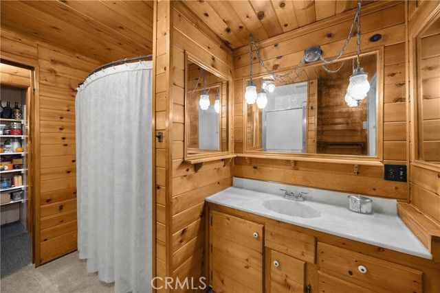 1005 E Woodland Lane, Glendora, CA 91741