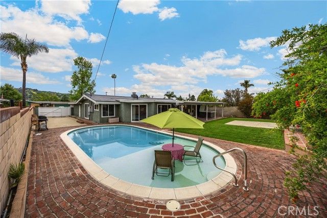 1005 E Woodland Lane, Glendora, CA 91741