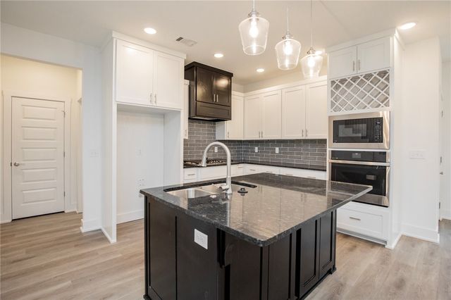 7104 SW High Meadow Boulevard, Bentonville, AR 72713