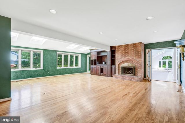 4301 SUNFLOWER DR, Rockville, MD 20853