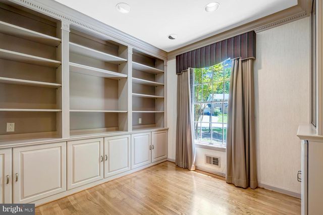 4301 SUNFLOWER DR, Rockville, MD 20853