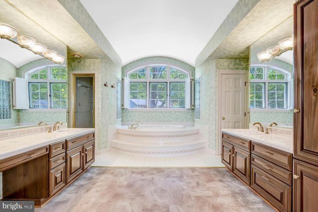 4301 SUNFLOWER DR, Rockville, MD 20853