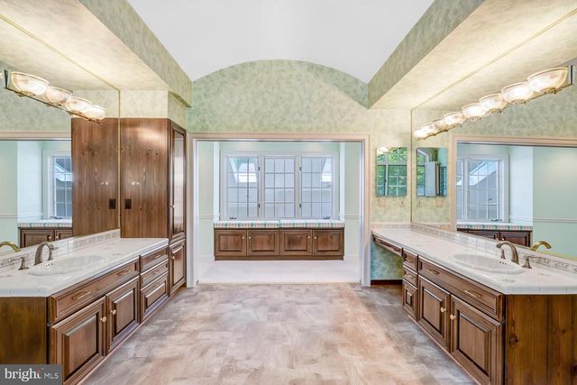 4301 SUNFLOWER DR, Rockville, MD 20853
