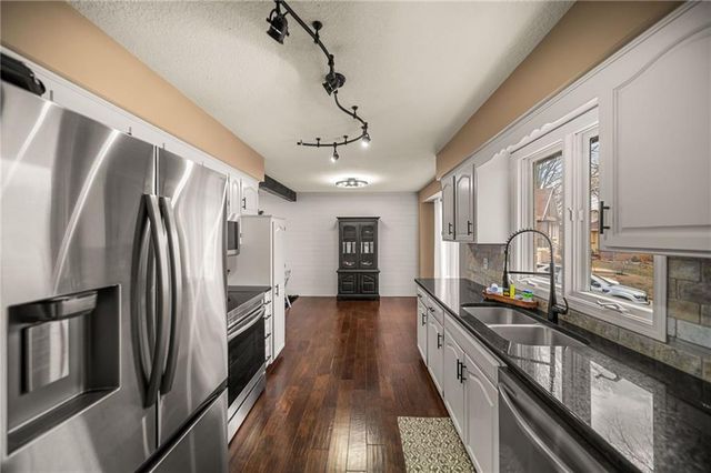 3713 NW Peachwood Court, Blue Springs, MO 64015