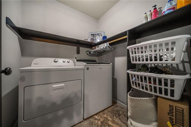 3713 NW Peachwood Court, Blue Springs, MO 64015