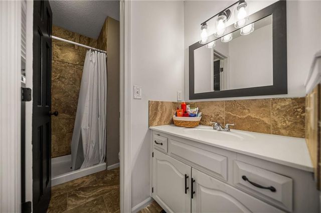 3713 NW Peachwood Court, Blue Springs, MO 64015