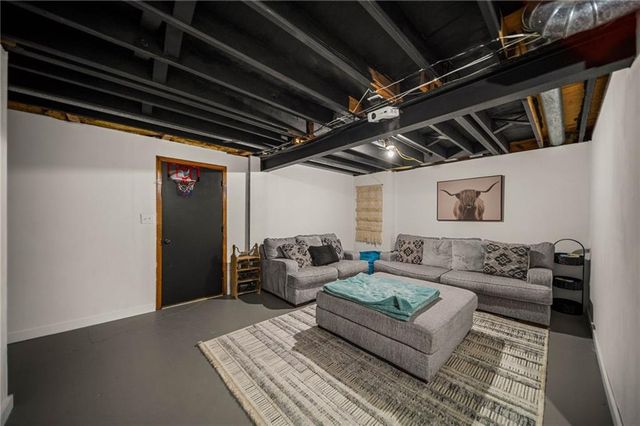 3713 NW Peachwood Court, Blue Springs, MO 64015