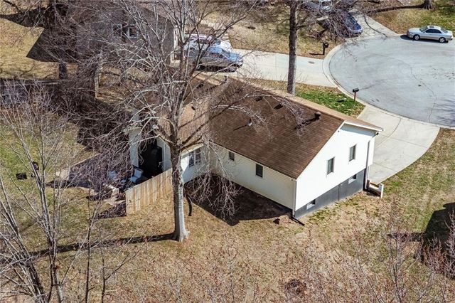 3713 NW Peachwood Court, Blue Springs, MO 64015