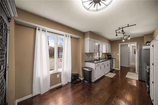 3713 NW Peachwood Court, Blue Springs, MO 64015