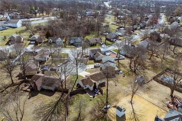 3713 NW Peachwood Court, Blue Springs, MO 64015