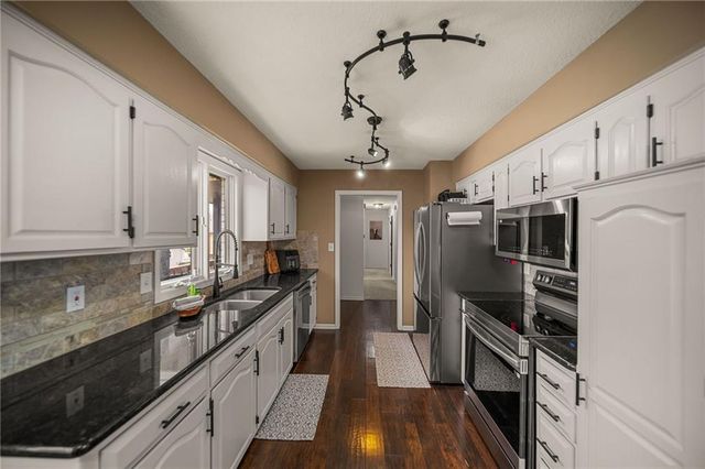 3713 NW Peachwood Court, Blue Springs, MO 64015