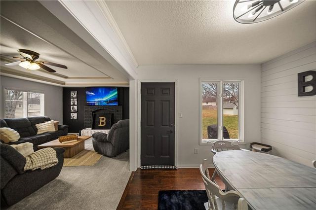 3713 NW Peachwood Court, Blue Springs, MO 64015